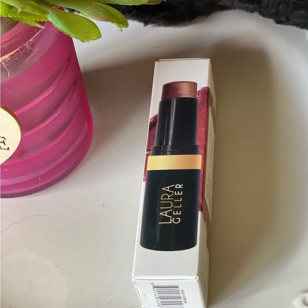 NWT Laura Geller Italian Marble Blush Stick color- D’oro Berry